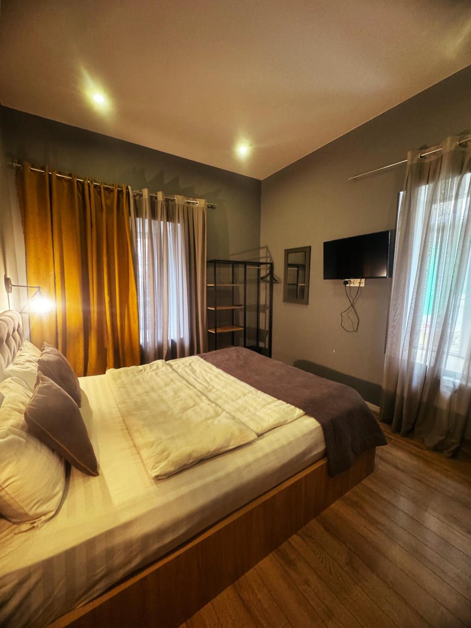 Hotel Classic Corner Tbilisi Bagian luar foto